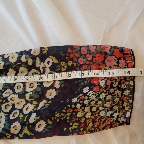 Bluenotes Flowy Peasant Tunic Style Floral Blouse Size Medium - Picture 12 of 12